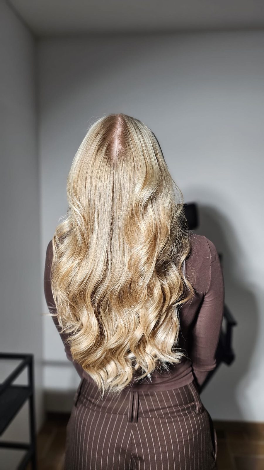Blonde Wellen – Farbe und Styling bei Hair Salon Qendresa in Arnsberg