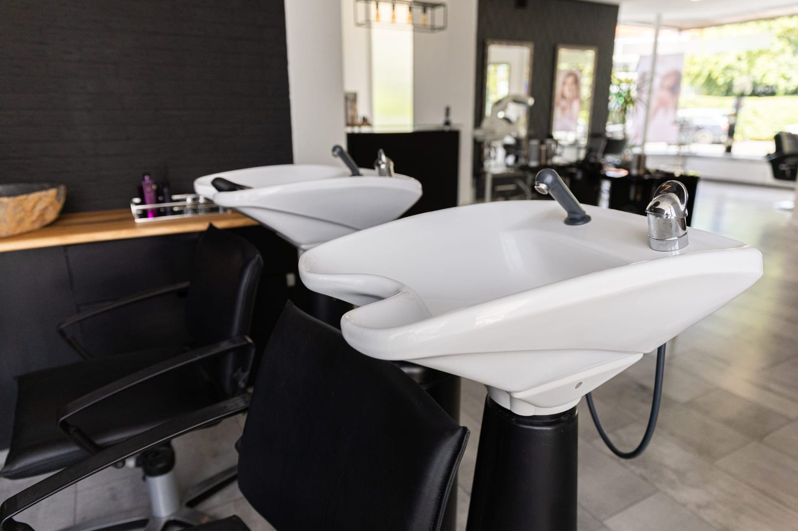 Waschplätze im Hair Salon Qendresa